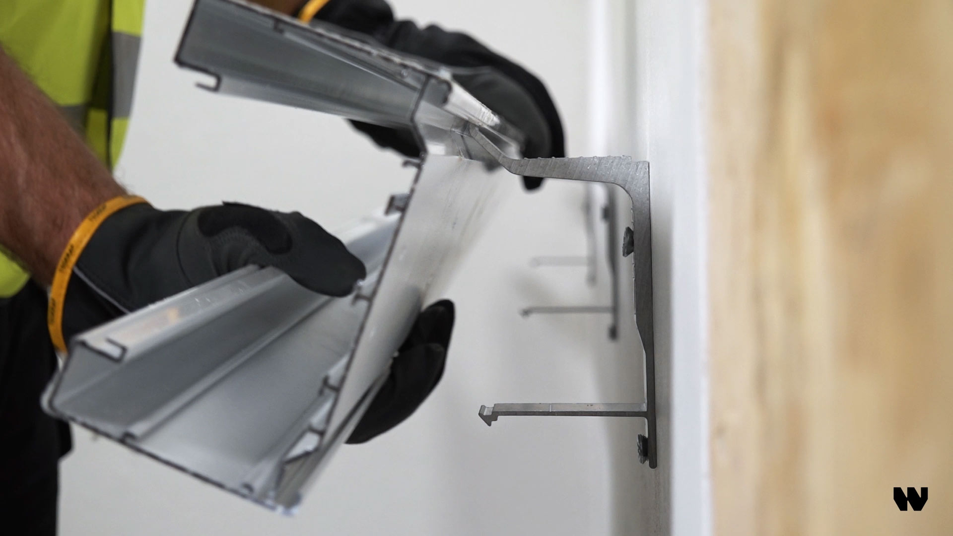 How to install WGX-A aluminium trunking